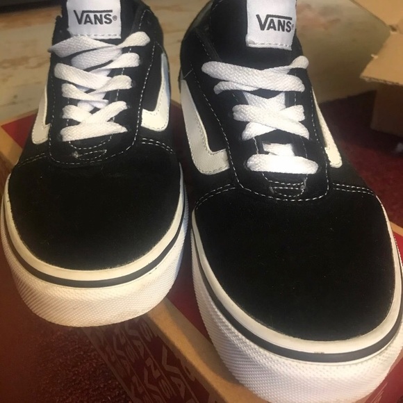 Vans - Picture 2 of 7